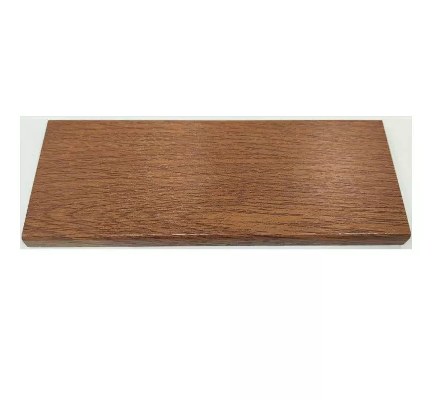 Forro PVC color roble dorado gofrado, 60mm ancho y 8.2 mm de profundidad